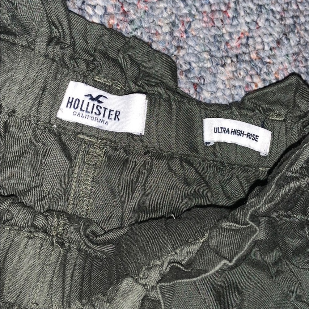 NWOT hollister ultra high rise green shorts - Picture 2 of 3